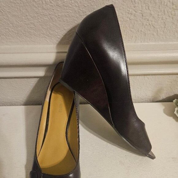 Women's Nine West Open Toe Wedge Pump Dark Brown Size 9.5M - Picture 2 of 4